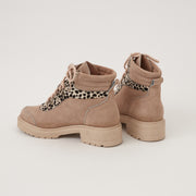 BOTA EN CUERO COLOR BEIGE CLÁSICO