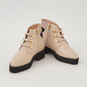 BOTA EN CUERO COLOR BEIGE VERSÁTIL