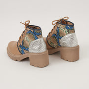 BOTA EN CUERO COLOR BEIGE X FOLIA AZUL