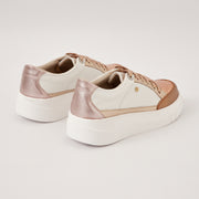 TENIS EN CUERO BLANCO X ORO INNOVADOR