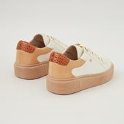 TENIS EN CUERO COLOR BLANCO X CAPUCHINO
