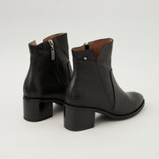 BOTA EN CUERO COLOR NEGRO IMPACTANTE