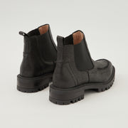 BOTA EN CUERO COLOR NEGRO PRÁCTICO