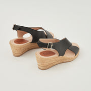 YUTE SANDALIA EN CUERO COLOR NEGRO INNOVADOR