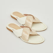 SANDALIA PLANA EN CUERO COLOR BLANCO X ARENA