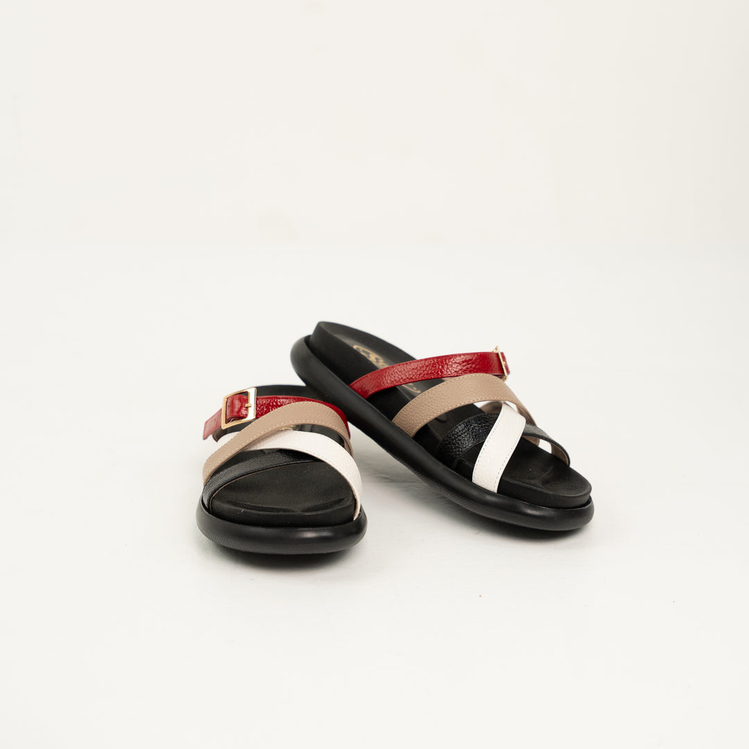 SANDALIA PLANA CUERO NEGRO TALCO ROJO