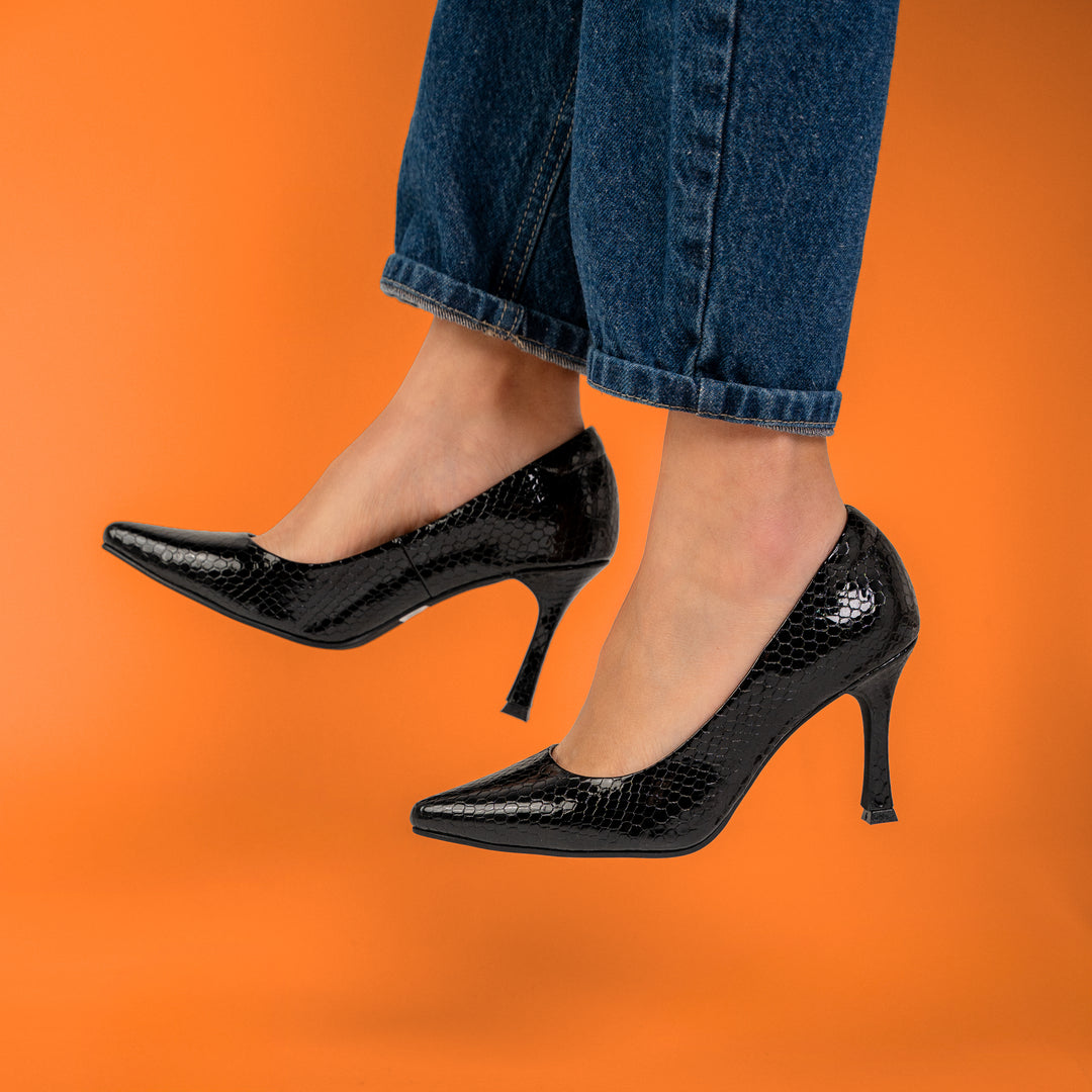 TACÓN CLÁSICO EN CUERO COLOR NEGRO