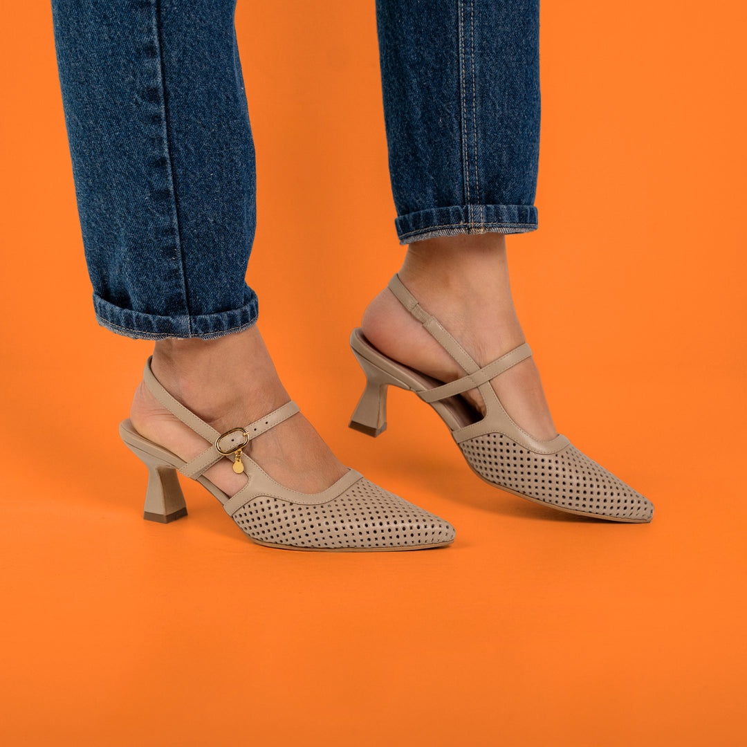 TACÓN EN CUERO COLOR TAUPE