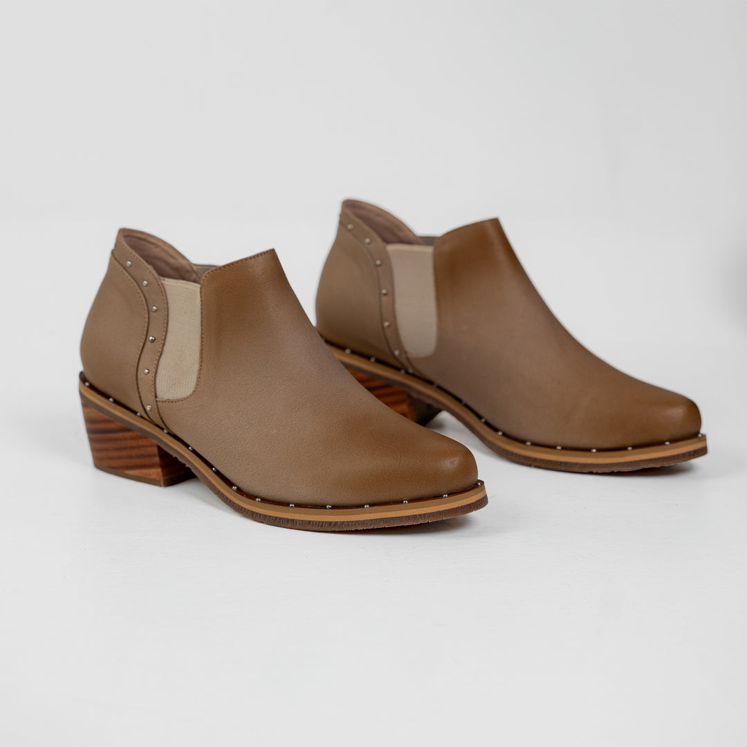 BOTA EN CUERO COLOR MIEL AUDAZ