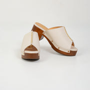 SUECO EN CUERO COLOR BLANCO HUESO ELEGANTE