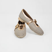 BALETA EN CUERO TROQUELADA COLOR BLANCO HUESO