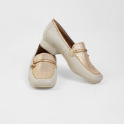 MOCASÍN EN CUERO COLOR BLANCO HUESO X ORO