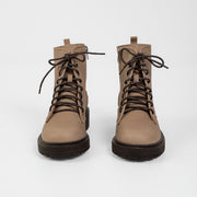 BOTA EN CUERO COLOR BEIGE CHIC