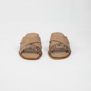 SANDALIA EN CUERO COLOR TAUPE X FOLIA