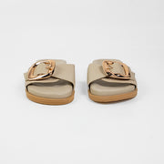 SANDALIA PLANA EN CUERO COLOR HUESO