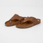 SANDALIA PLANA EN CUERO COLOR MIEL INNOVADOR