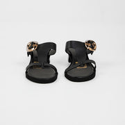 SANDALIA EN CUERO COLOR NEGRO CHIC
