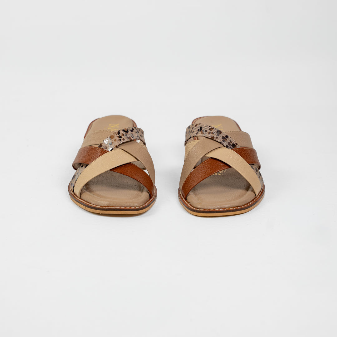 SANDALIA EN CUERO COLOR BEIGE X MIEL X ALMENDRA