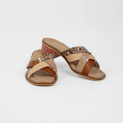 SANDALIA EN CUERO COLOR BEIGE X MIEL X ALMENDRA