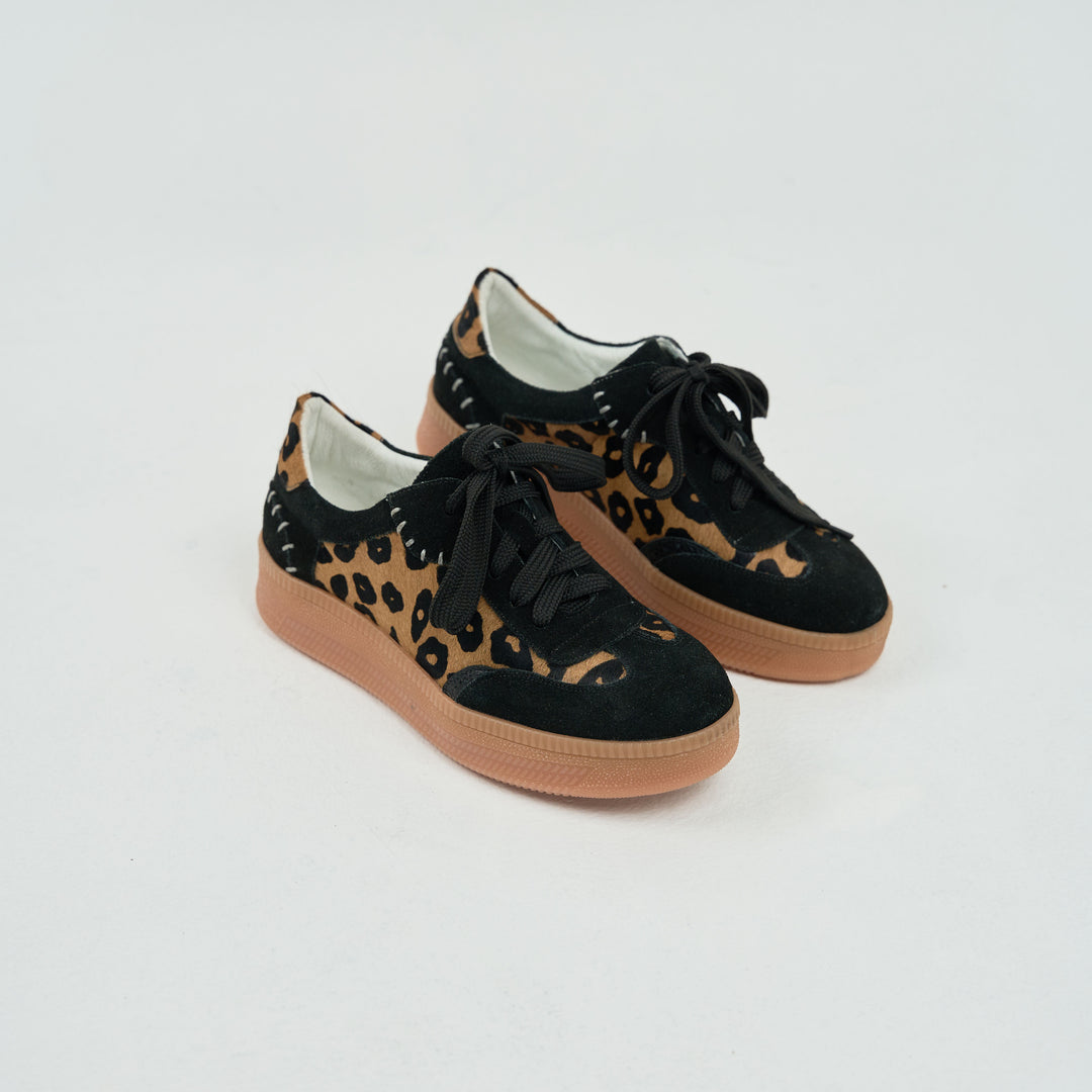 TENIS EN CUERO COLOR ANIMAL PRINT X NEGRO