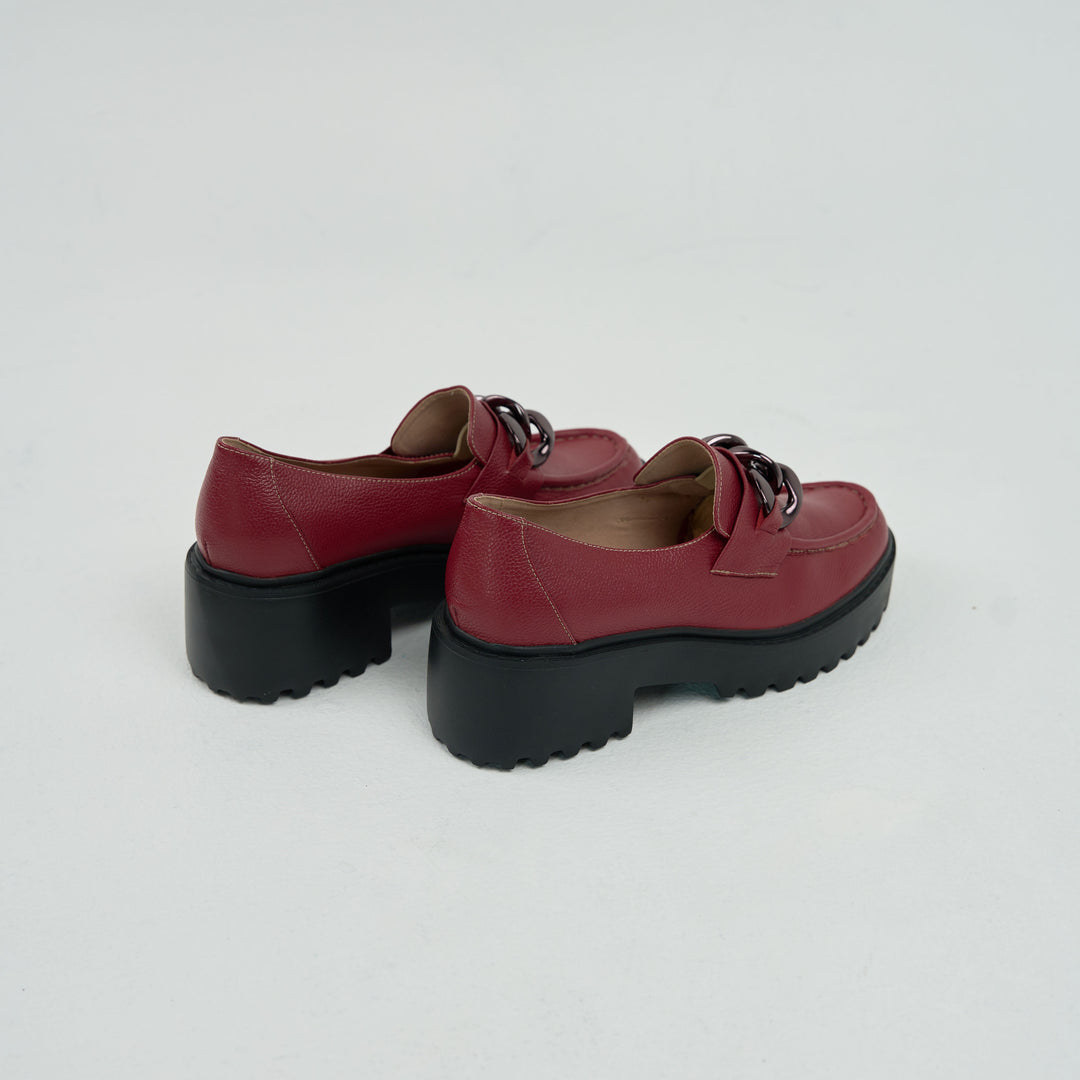 MOCASÍN EN CUERO COLOR VINOTINTO ELEGANTE