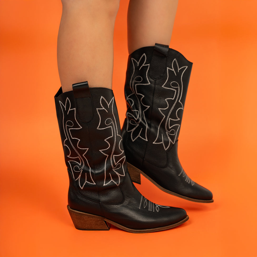 BOTA EN CUERO COLOR NEGRO ÍMPETU