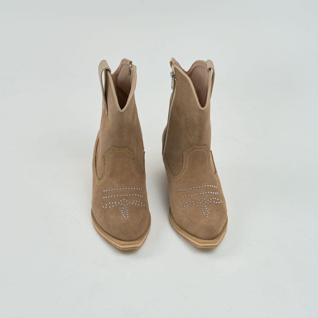 BOTA EN CUERO COLOR CARNAZA BEIGE