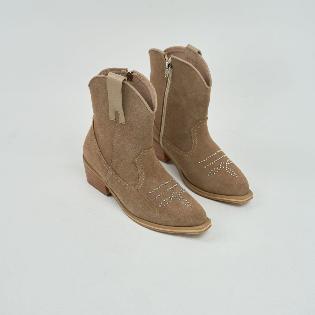 BOTA EN CUERO COLOR CARNAZA BEIGE