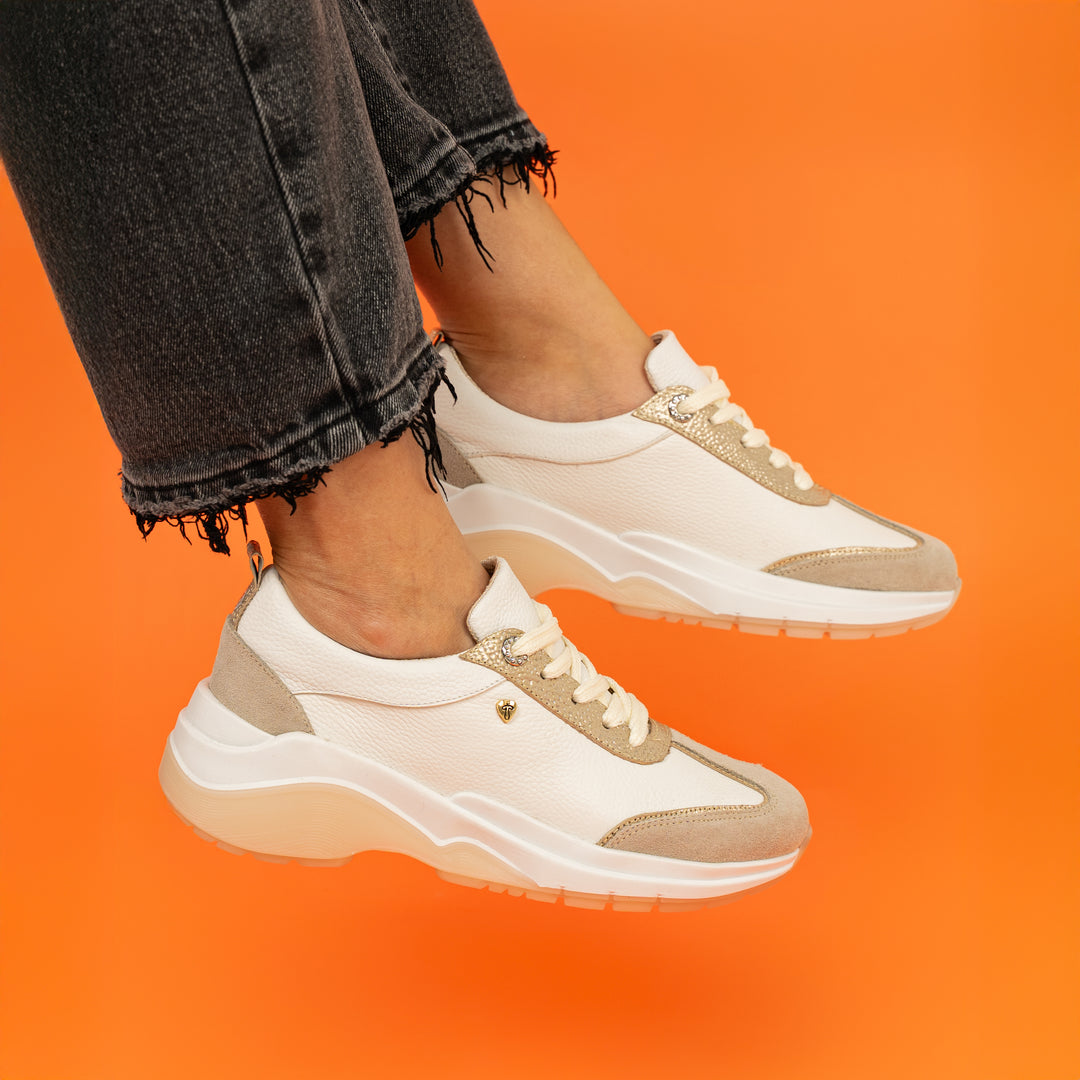 TENIS EN CUERO COLOR TALCO X CARNAZA