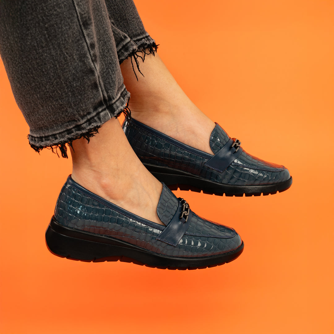 MOCASÍN EN CUERO COLOR AZUL VERSÁTIL