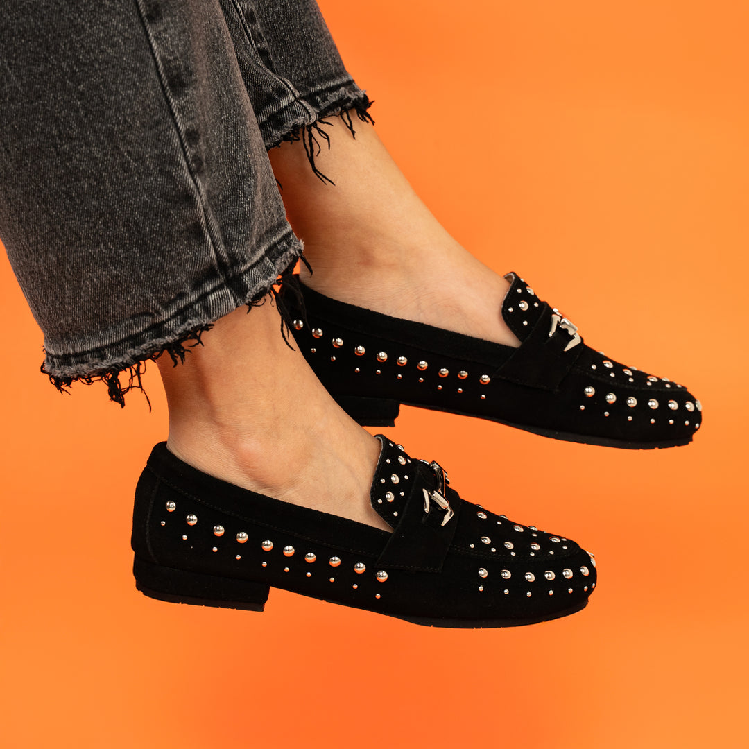 MOCASÍN EN CUERO COLOR NEGRO TACHES