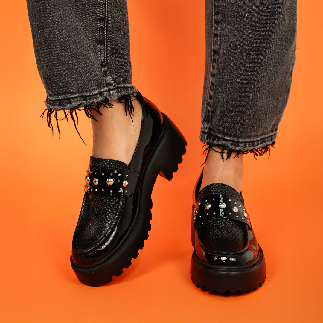MOCASÍN EN CUERO COLOR NEGRO GRABADO