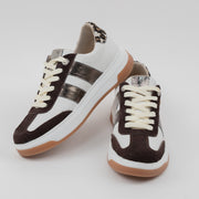 TENIS EN CUERO COLOR TALCO X CARNAZA CAFE