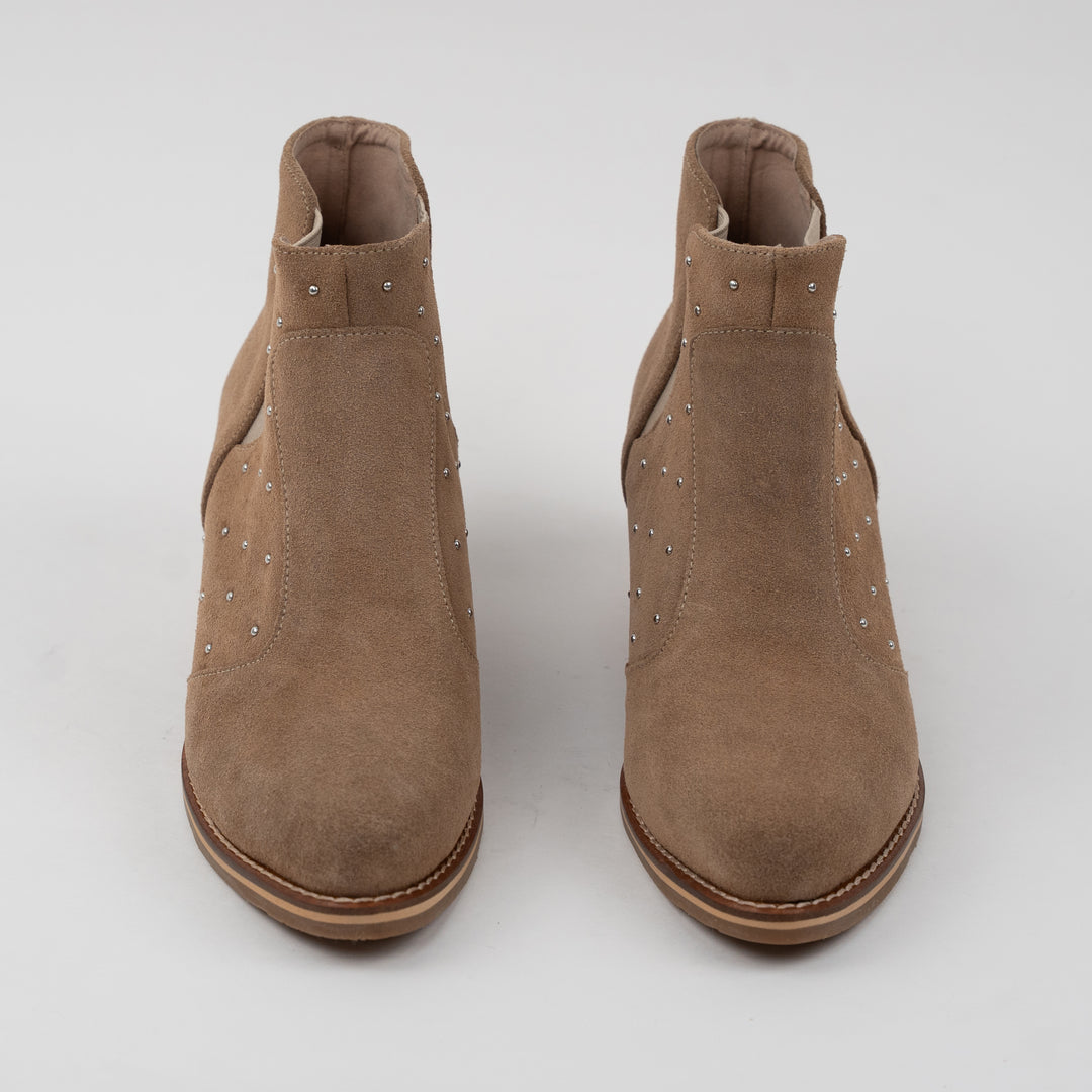 BOTA EN CUERO COLOR ARENA INNOVADOR
