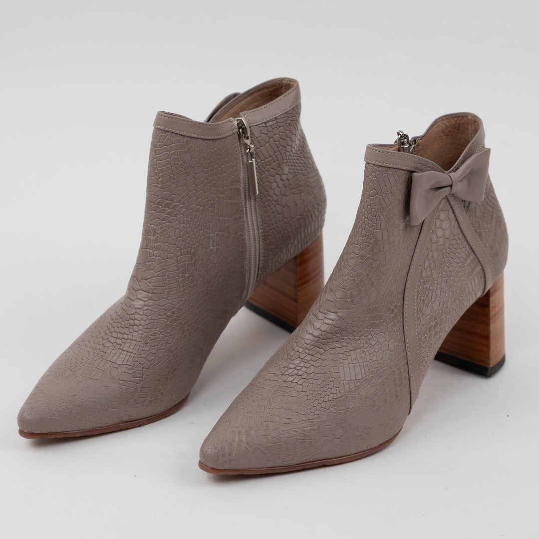 BOTA EN CUERO COLOR TAUPE ELEGANTE