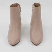BOTA EN CUERO COLOR NUDE