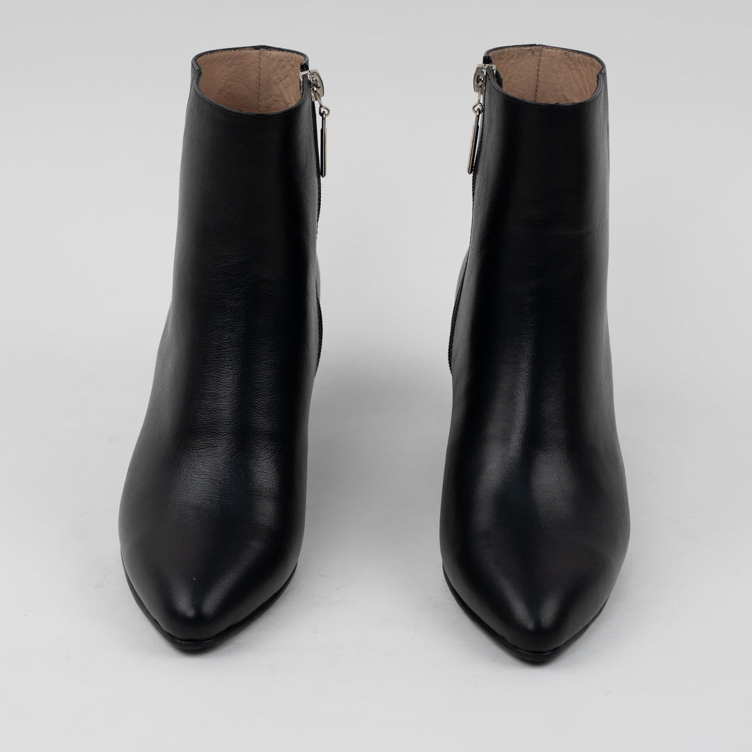BOTA EN CUERO COLOR NEGRO GADIEL