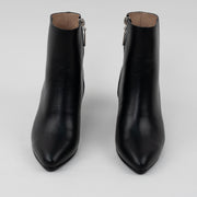 BOTA EN CUERO COLOR NEGRO GADIEL