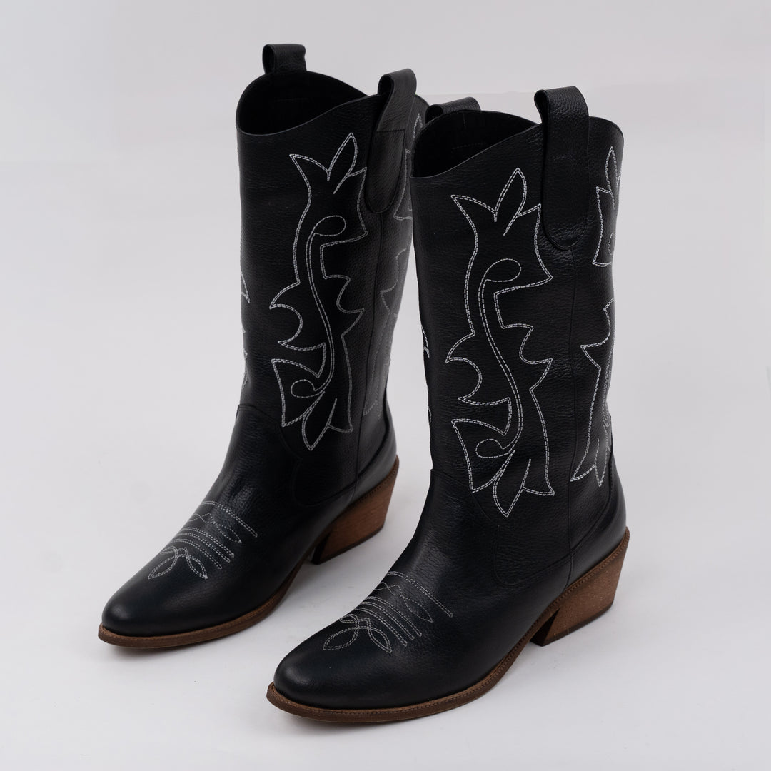 BOTA EN CUERO COLOR NEGRO ÍMPETU