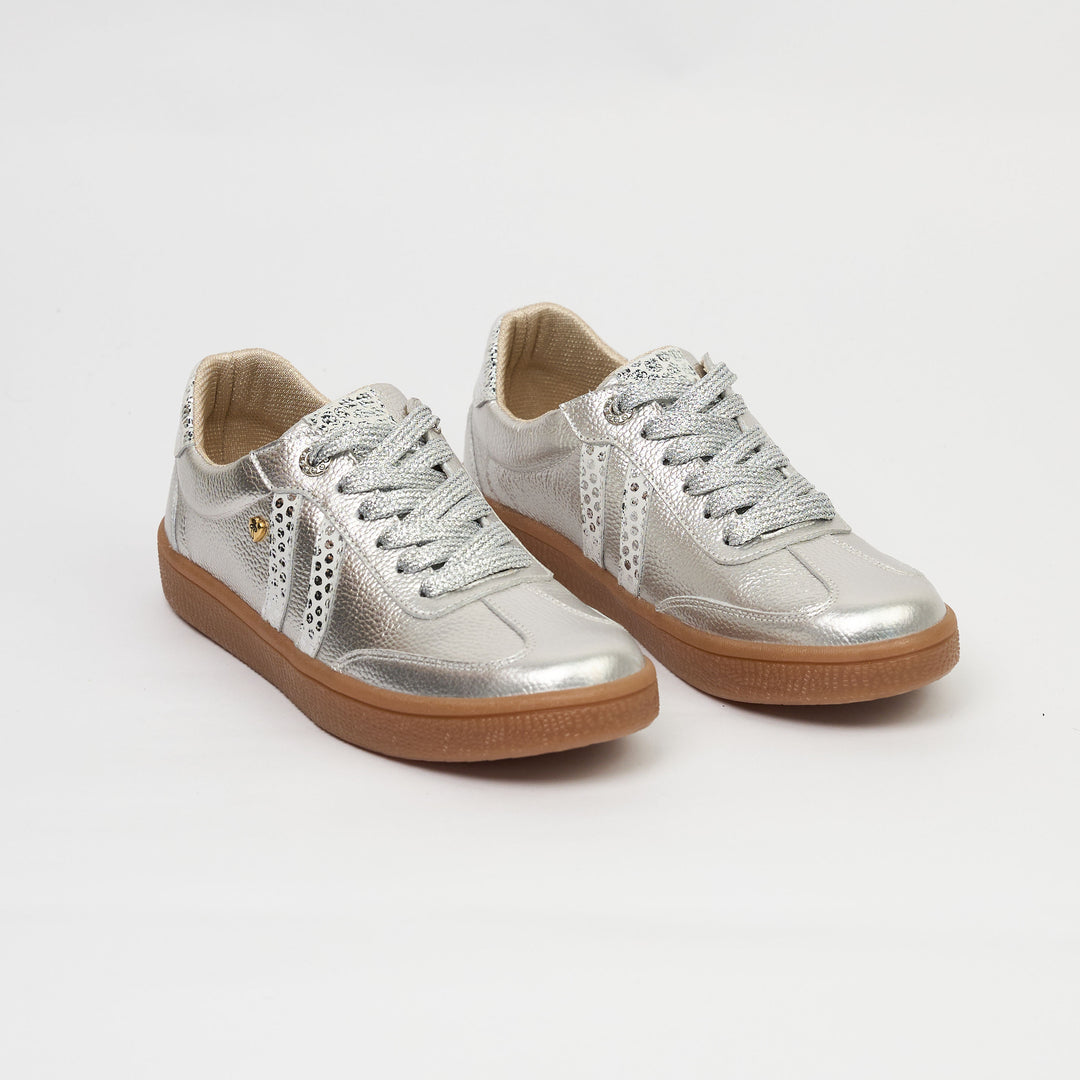 TENIS EN CUERO COLOR PLATA ÚNICO