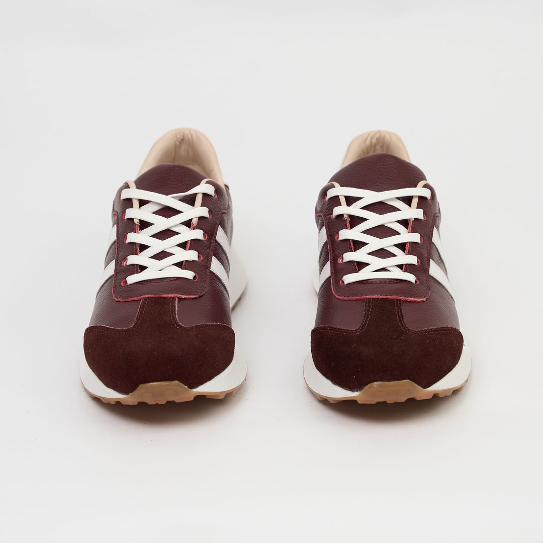 TENIS EN CUERO COLOR VINOTINTO