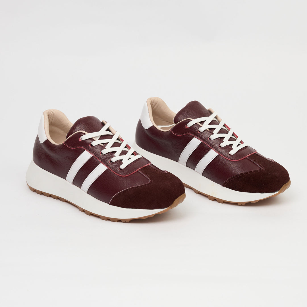 TENIS EN CUERO COLOR VINOTINTO