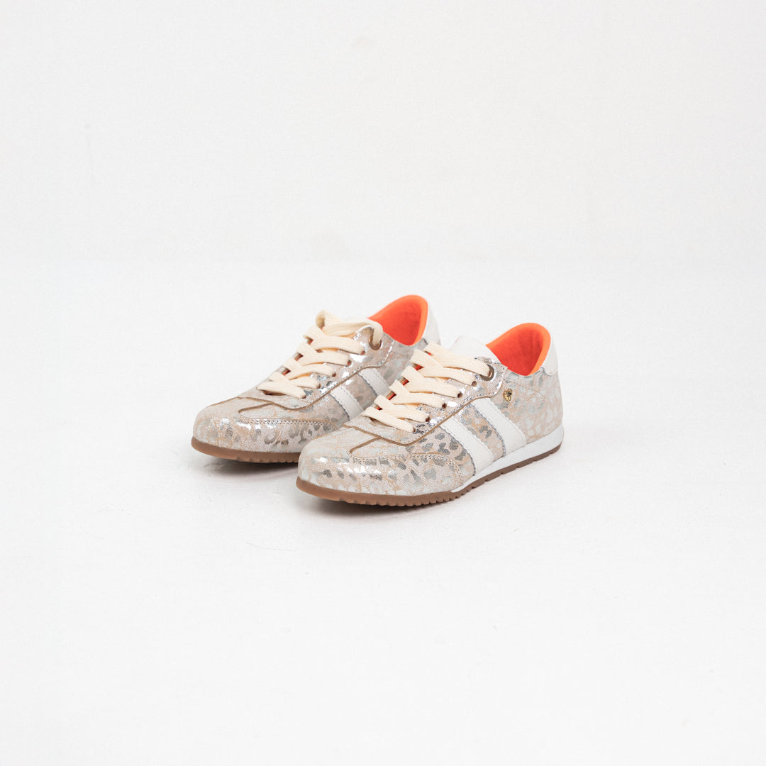 TENIS EN CUERO COLOR PLATEADO