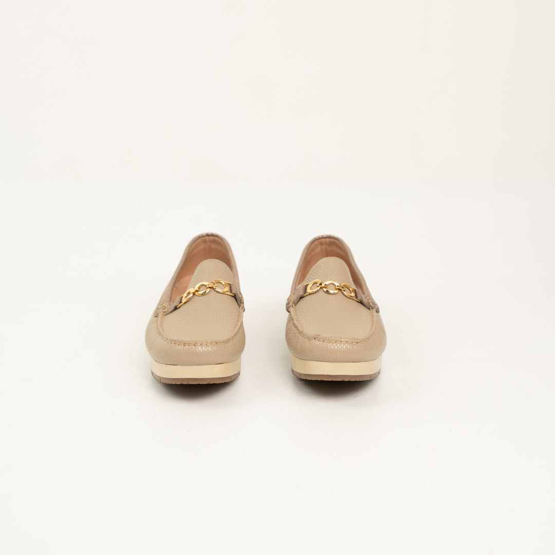 MOCASÍN EN CUERO COLOR BEIGE