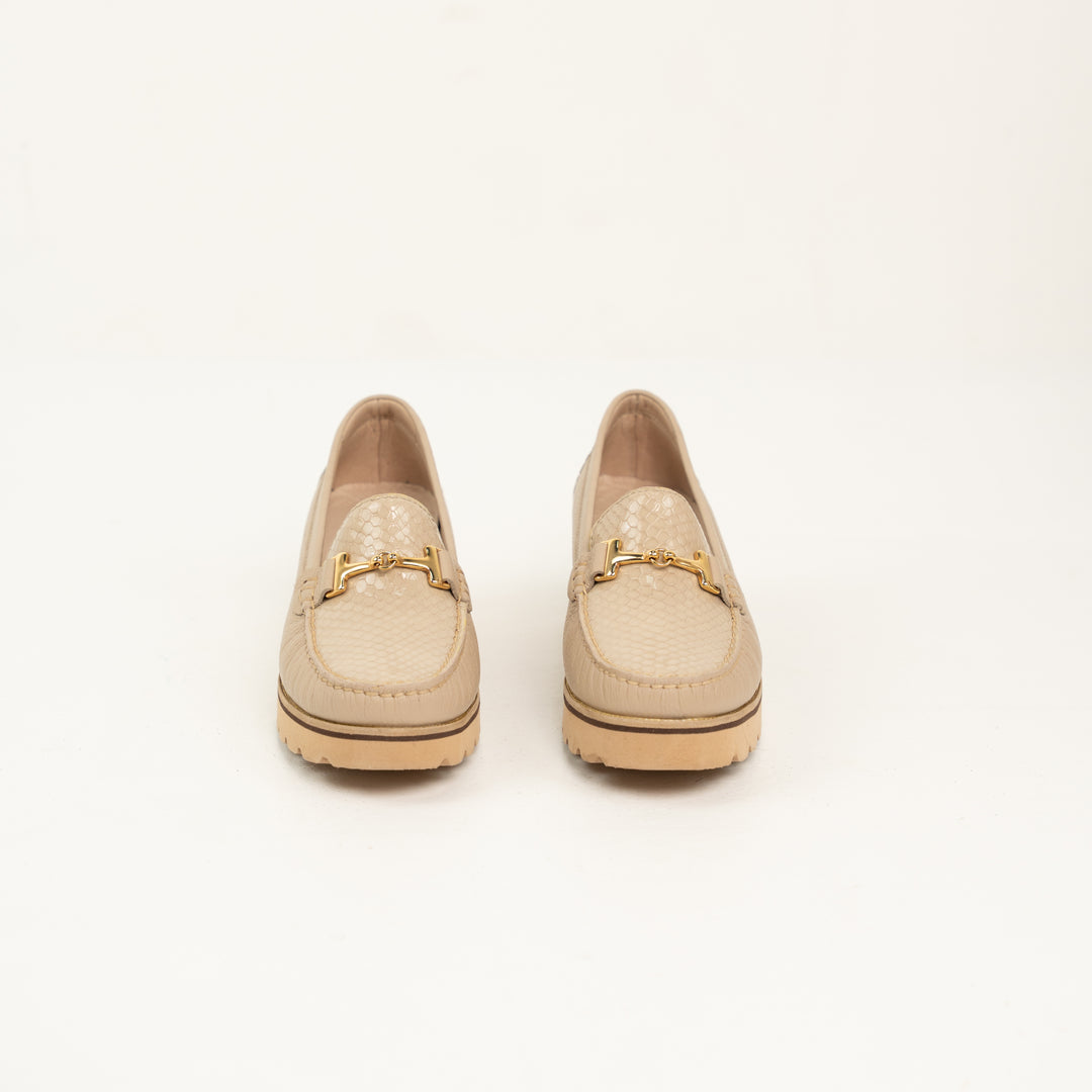 MOCASÍN EN CUERO COLOR BEIGE VERSÁTIL