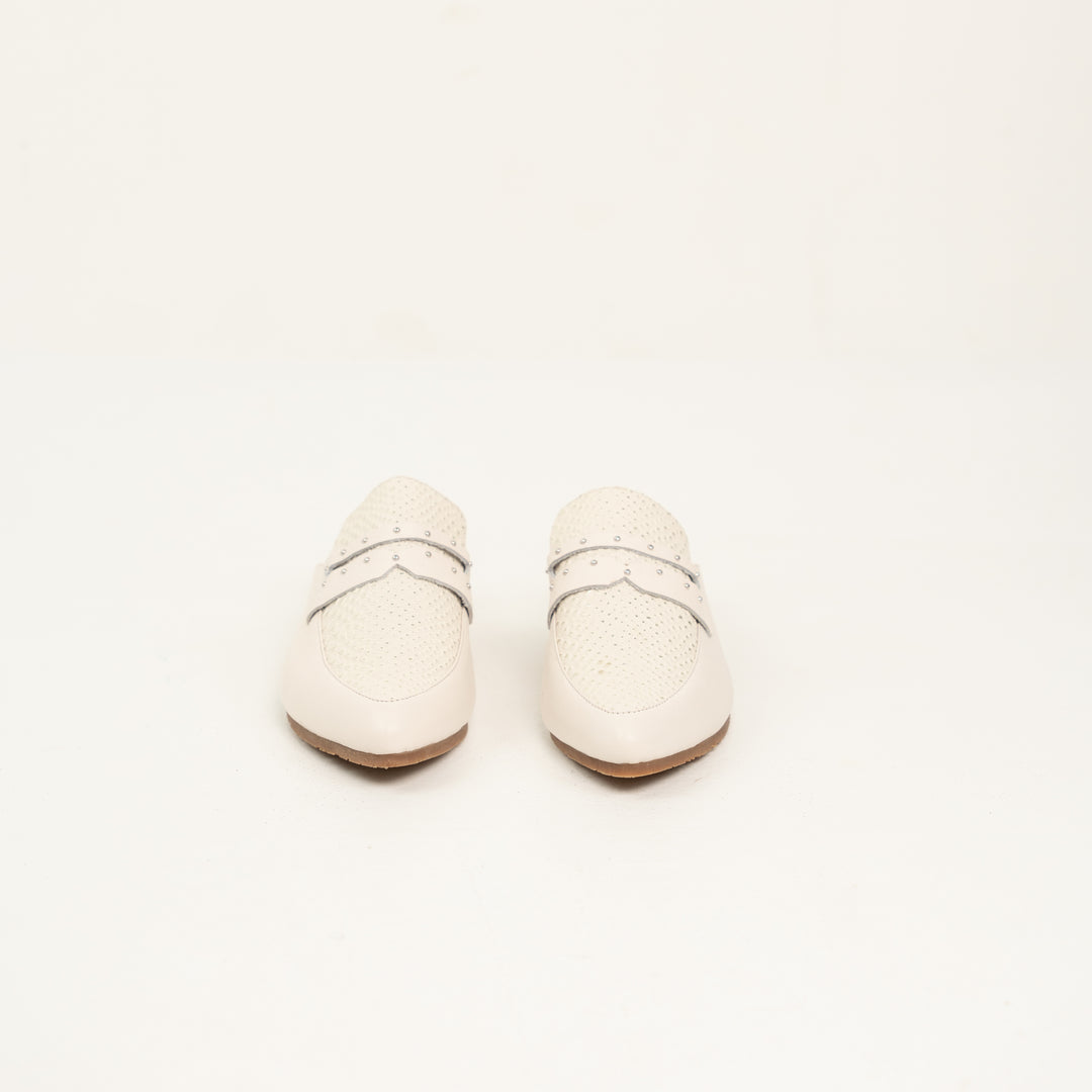 SUECO EN CUERO COLOR BLANCO TALCO