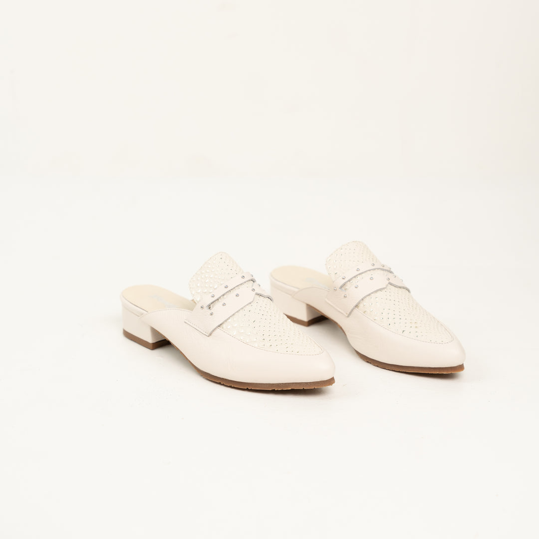 SUECO EN CUERO COLOR BLANCO TALCO