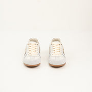 TENIS EN CUERO COLOR BLANCO DISTINTIVO