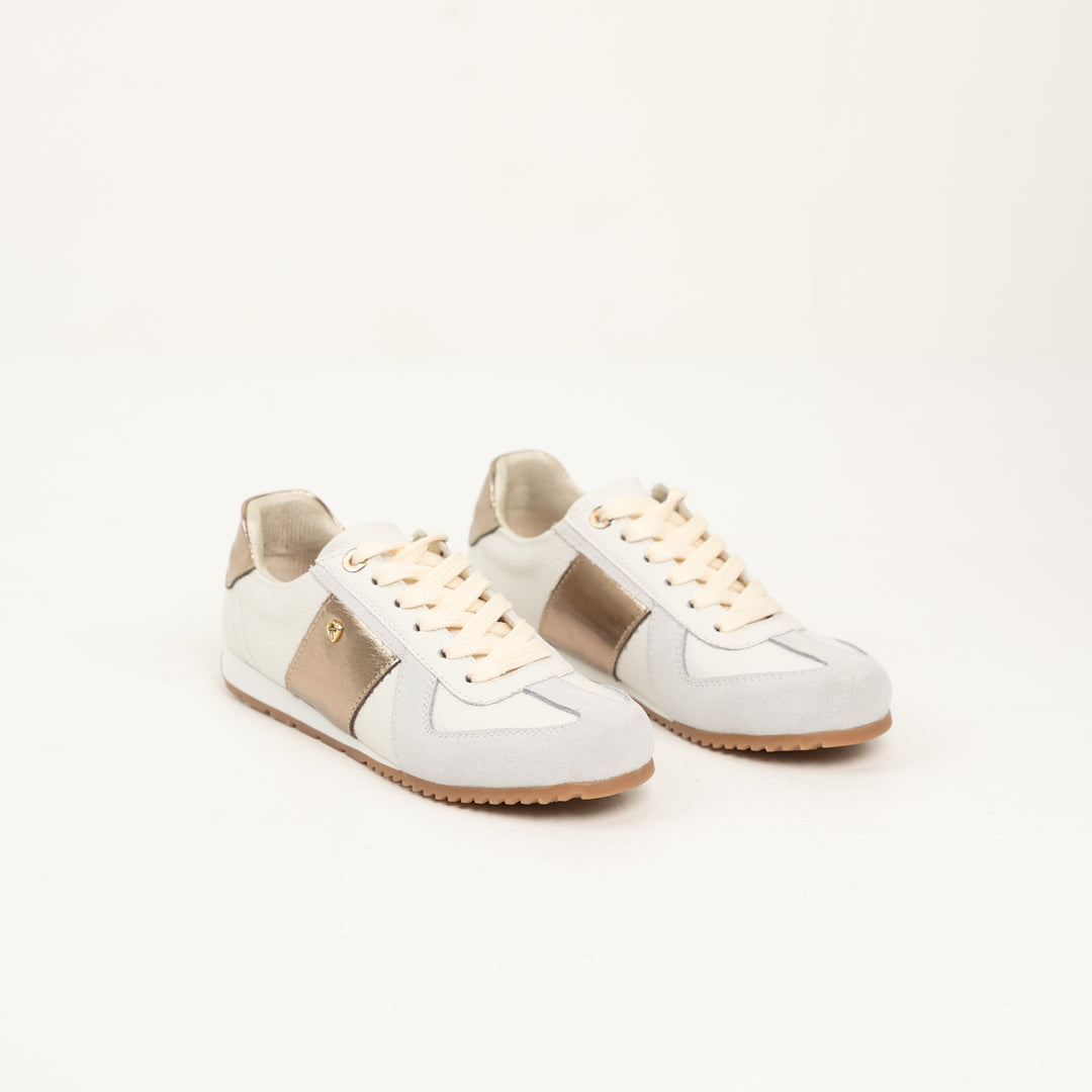 TENIS EN CUERO COLOR BLANCO DISTINTIVO