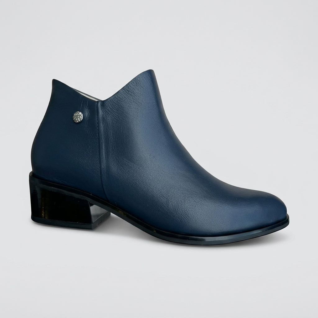 BOTA EN CUERO COLOR AZUL DISTINTIVO